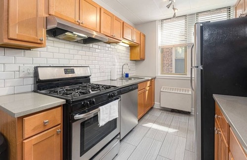 Kenwood Apartamento | Frontdesk | Spacious 3 BR Apt near Jackson Park