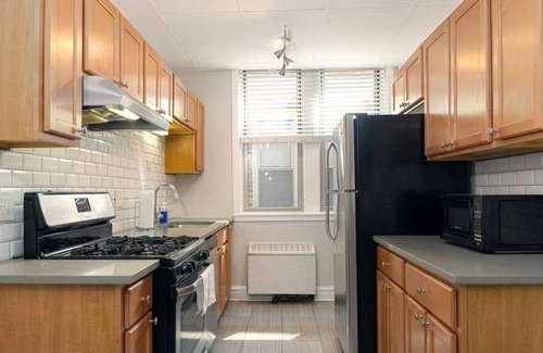 Kenwood Apartamento | Frontdesk | Spacious 3 BR Apt near Jackson Park