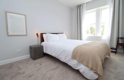 Ukrainian Village Apartamento | FRONTDESK Updated 2 BR Apt with Full Kitchen