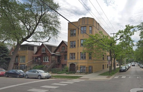 Ukrainian Village Apartamento | FRONTDESK Updated 2 BR Apt with Full Kitchen