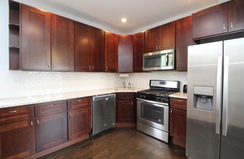 Ukrainian Village Apartamento | FRONTDESK Updated 2 BR Apt with Full Kitchen