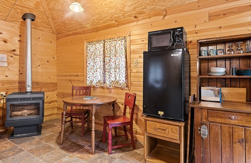 Cheyenne Crossing Cabina | Frontier cabina con Jacuzzi en Spearfish Creek