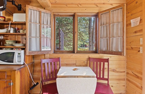 Cheyenne Crossing Cabina | Frontier cabina con Jacuzzi en Spearfish Creek