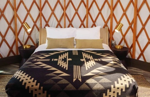 Center Casa | Frontier Drive-Inn | Yurt 4