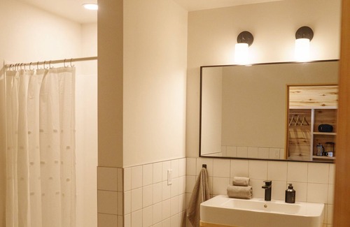 Center Casa | Frontier Drive-Inn | Suite 14