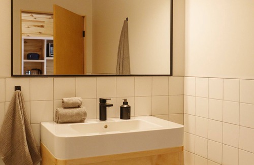 Center Casa | Frontier Drive-Inn | Suite 14