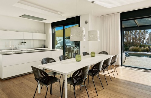 Urbanizacion Costabella Villa | Frontline 6 BDRM Luxury Villa w Beach Access