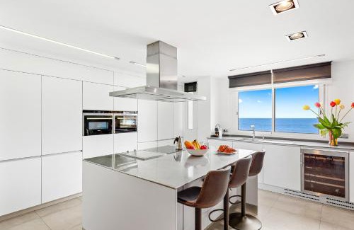 Radazul Apartamento | Frontline Beach Apt with Terrace
