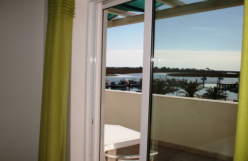 Santa Luzia Apartamento | Apartamento privado en la última planta, sin pasar por alto, frente al mar con hermosas vistas al mar