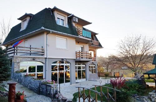 Petrovaradin Apartamento | Fruškogorska Terasa