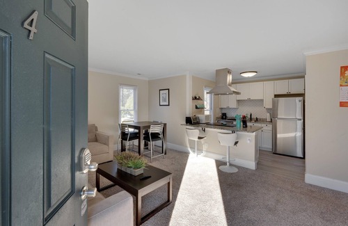 Durham Apartamento | Fuchsia 2BR Suite @ Hillside Park
