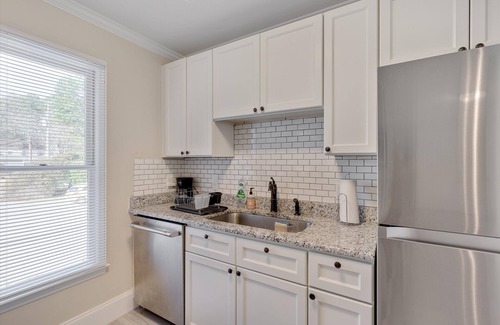 Durham Apartamento | Fuchsia 2BR Suite @ Hillside Park