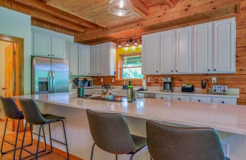 Black Mountain Casa | Fuji Falls Cabin