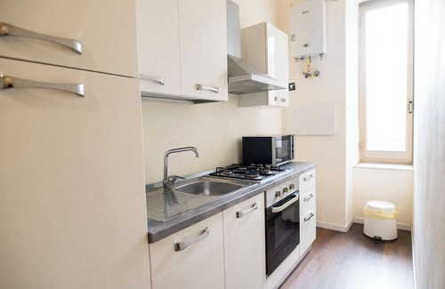 Naples City Centre Apartamento | Full apartment with 3 bedrooms - 3 en suite bathrooms + kitchen and living room