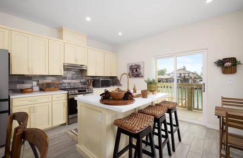 Port Isabel Casa | Full Beach House - Sleeps up to 12 in private units each with full kitchens!