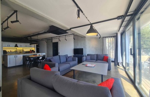 Bodrum City Center Apartamento | Full Castle view. 3 bedroom 3 bathroom 70sqm terrace Brutalist Conceptional flat