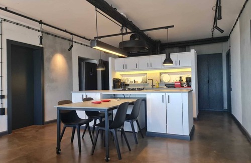Bodrum City Center Apartamento | Full Castle view. 3 bedroom 3 bathroom 70sqm terrace Brutalist Conceptional flat
