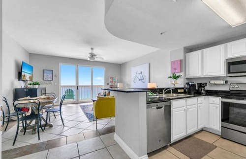 Panama City Beach Condominio | Full Equipped Oceanfront Oasis Calypso Condo Heated Pool Sleeps 6