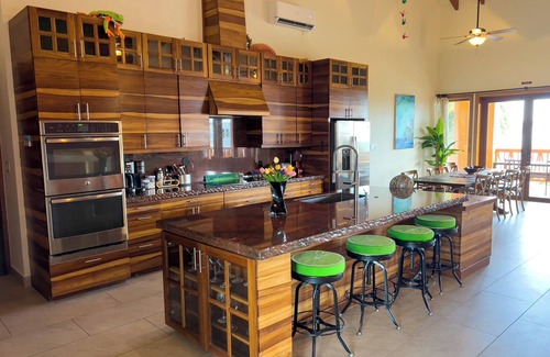 Cocoplum Villa | Full Floor 4 Bed Penthouse-Beachfront-10 Guests