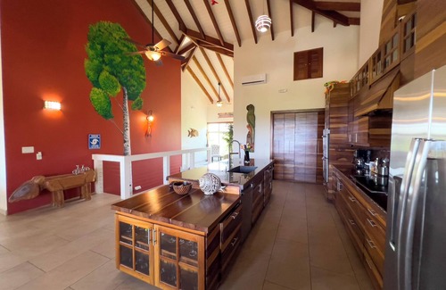 Cocoplum Villa | Full Floor 4 Bed Penthouse-Beachfront-10 Guests
