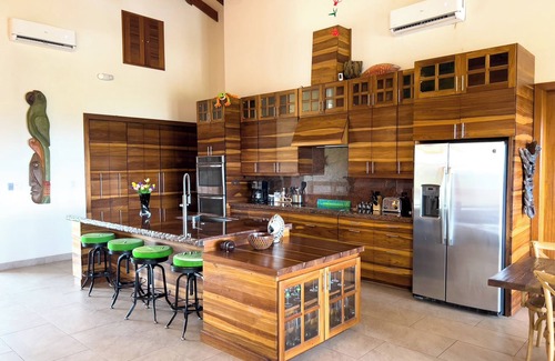 Cocoplum Villa | Full Floor 4 Bed Penthouse-Beachfront-10 Guests
