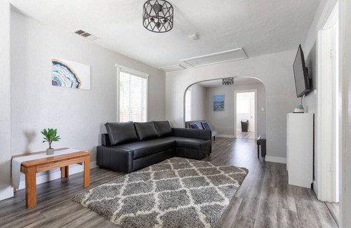 Glendora Casa | Full Home-Near APU, Citrus College, DT Glendora.
