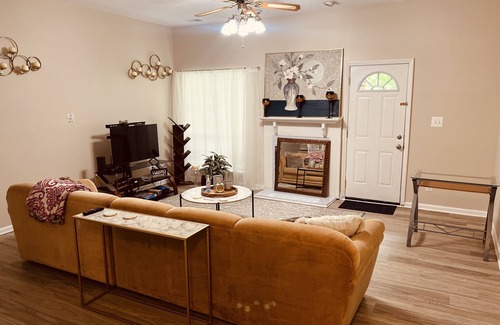 Charlotte Casa | Full House! 2 bed/2.5 bath home away from home