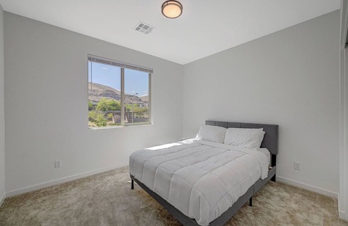 Spring Valley Casa | Full House in Las Vegas - Close to EVERYTHING, just MINUTES from the LV Strip