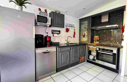 Saintes Casa | CASA COMPLETA EN EL CENTRO DE LA CIUDAD CON PISCINA Y GARAJE CLASIFICADO 4 ESTRELLAS