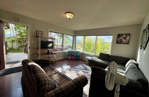 Hinton Casa | Full House with huge backyard in the Rockies