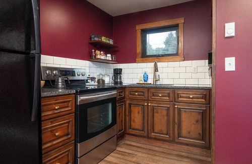 Prescott Condominio | Balcony | Fireplace | Game Room Access | Steps to Downtown & Riverfront