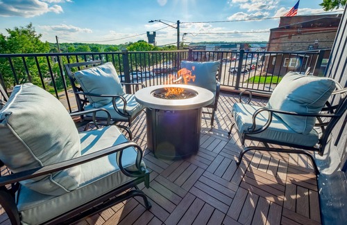 Prescott Condominio | Balcony | Fireplace | Game Room Access | Steps to Downtown & Riverfront