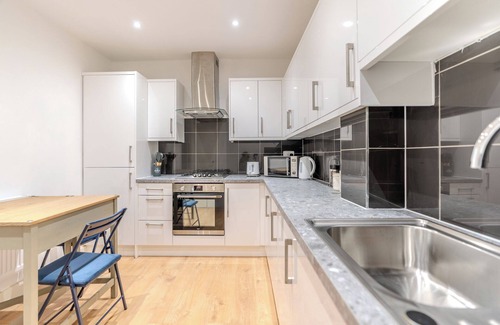 Rushey Green Apartamento | Full kitchen-Strategic Location-Spacious flat