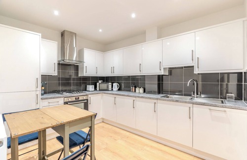Rushey Green Apartamento | Full kitchen-Strategic Location-Spacious flat