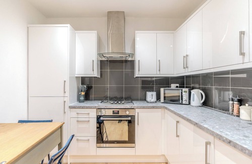 Rushey Green Apartamento | Full kitchen-Strategic Location-Spacious flat