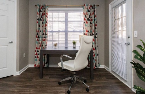 Greensboro Apartamento | ✅Full Kitchen✅W/D✅5min→Airport✅ADA Compliant✅Netflix