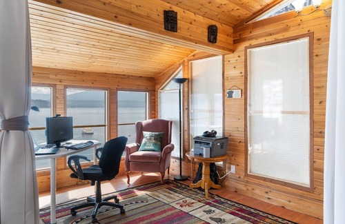 Celista Casa | Full Lake Front Cabin on the Shuswap!! Sleeps 13