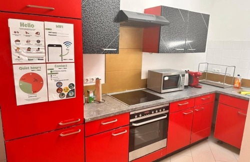 Favoriten Casa | Full Premium City House- 2 Bedrooms for 5 People - Big Living Room - near Metro