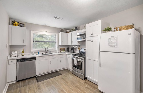 Pasadena Casa | Full remodel 3BR High-Speed WiFi Near Hobby Airport