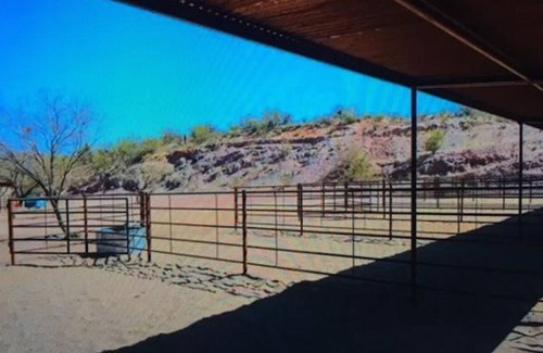 Wickenburg Alquiler De RV | Full RV Hookup with Two Covered Horse Stalls (BYO fully contained RV, SP1)
