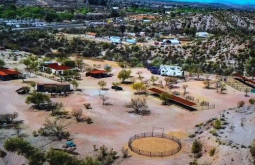 Wickenburg Alquiler De RV | Full RV Hookup with Two Covered Horse Stalls (BYO fully contained RV, SP3)