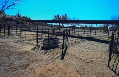 Wickenburg Alquiler De RV | Full RV Hookup with Two Covered Horse Stalls (BYO fully contained RV, SP3)