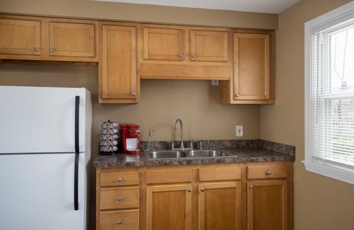 West Seneca Apartamento | Piso completo con vista al parque en South Buffalo con estacionamiento en garaje