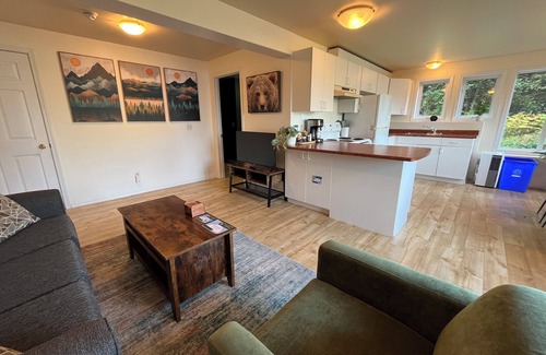 Balfour Casa | Full Suite | Lake View | Forest Retreat | Full Kitchen | Laundry