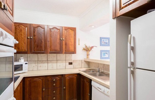 Byron Bay Apartamento | Fuller Holidays - Beachfront Unit in Town with Pool