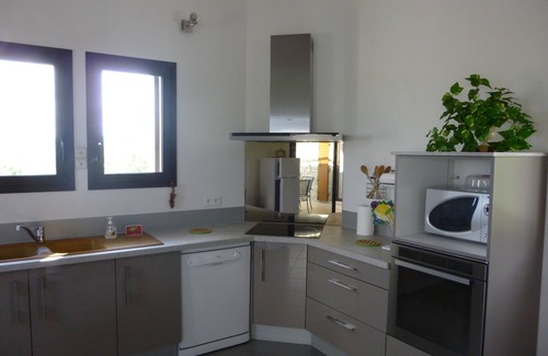 Labeaume Casa | Casa independiente de piedra, grandes vistas, a 10 minutos del río, piscina privada