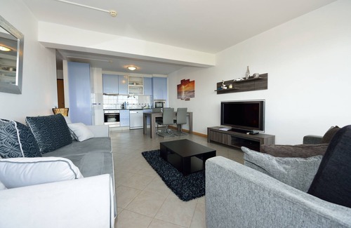 Praia da Rocha Apartamento | Apartamento de lujo en el noveno piso con aire acondicionado, balcón y vista al mar