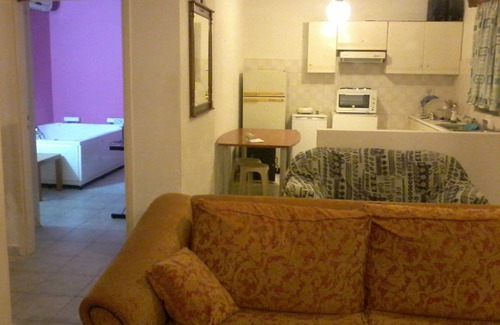 Marousi Casa | PISO PRIVADO TOTALMENTE INDEPENDIENTE EN MAROUSI CON JACUZZI ADECUADO PARA GRANDES GRUPOS TAMBIÉN