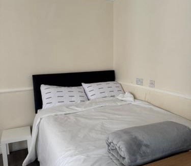 Canvey Island Apartamento | Fully en-suite with kitchen