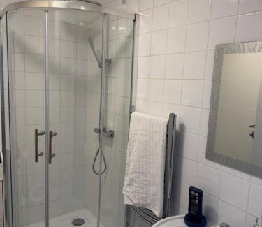 Canvey Island Apartamento | Fully en-suite with kitchen